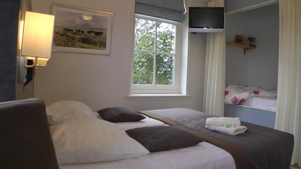 Bed And Breakfast Hoeve Chapeau Katwoude Camera foto